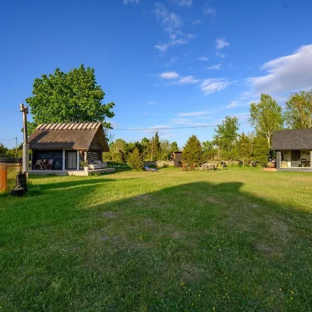 Сasa de vacaciones Log House With A Sauna And Hot Tub In Atla!