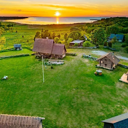 Log House With A Sauna And Hot Tub In Atla! Сasa de vacaciones *