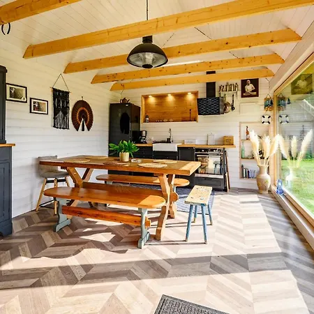 Сasa de vacaciones Log House With A Sauna And Hot Tub In Atla! Atla