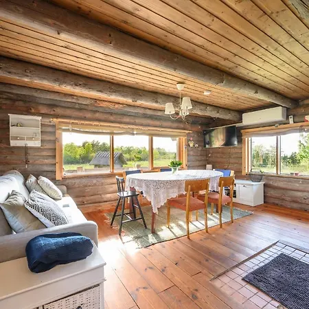 Сasa de vacaciones Log House With A Sauna And Hot Tub In Atla!
