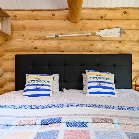 Log House With A Sauna And Hot Tub In Atla! Сasa de vacaciones Atla