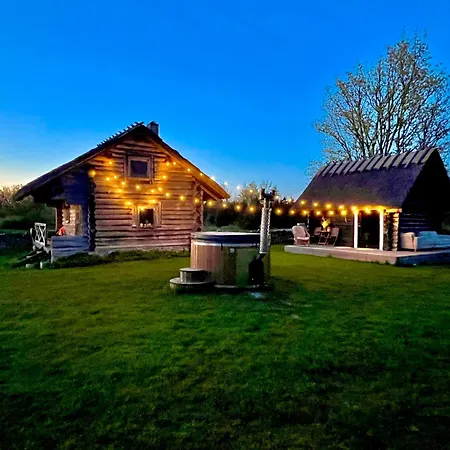 Сasa de vacaciones Log House With A Sauna And Hot Tub In Atla! *